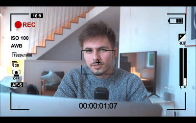 Alexandre expliquant l'exercice à réaliser